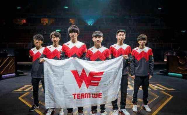 毫不吝啬地 毫不吝啬地