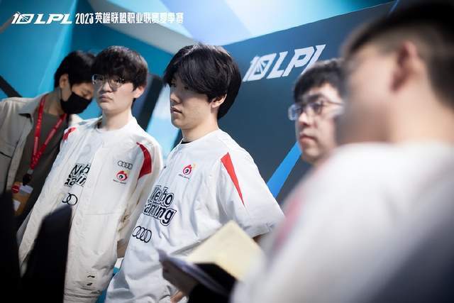 懈的努力和 懈的努力和